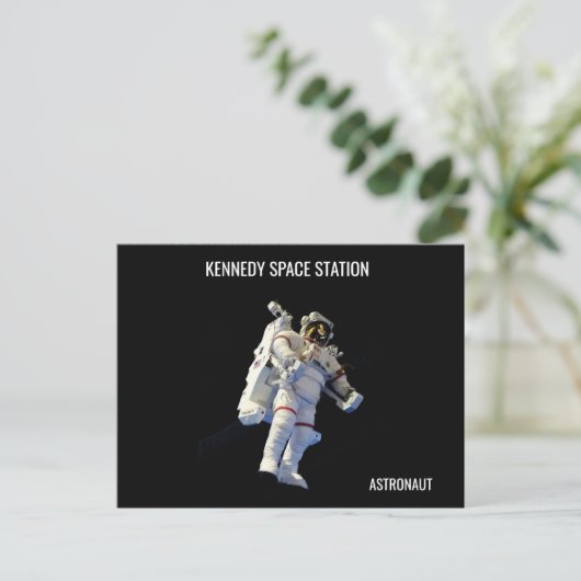 Carte Postale Astronaute de la station spatiale Kennedy (Debout devant)