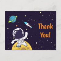 Astronaute flottant dans l'espace