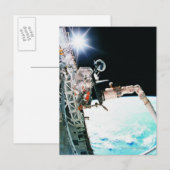 Carte Postale Astronuat travaille dans l'espace (Devant / Derrière)