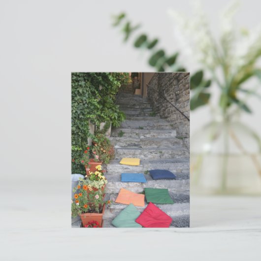 Carte Postale Attente d'une table (Debout devant)