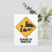 Carte Postale Attention Au Loch Ness Monster (Debout devant)
