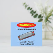 Carte Postale Attention! J'Ai Une Harmonica ... (Debout devant)