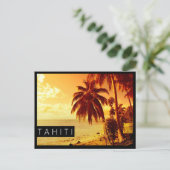 Carte postale au bord noir du soleil de Tahiti (Debout devant)