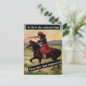 Carte Postale Au Début, Elle L'A Manqué. Puis Son Objectif S'Est (Debout devant)