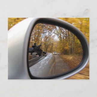 CARTE POSTALE AUTOMNE/CHUTE DANS LA VOITURE DE SPORT DE MIROIR