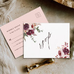 Carte Postale Automne Romance Aquarelle Mariage floral RSVP<br><div class="desc">Cette carte postale rsvp de mariage présente des bouquets de fleurs d'aquarelle de dahlias, des roses de jardin et des pivoines en rouge bordeaux, marron, rose rousse sur les feuilles d'automne. Pour une personnalisation plus avancée de cette conception, cliquez sur le BOUTON OUTIL DESIGN BLEU. Des articles correspondants sont également...</div>