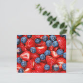 Carte postale aux bleuets frais et aux fraises (Debout devant)