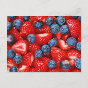 Carte postale aux bleuets frais et aux fraises
