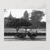 Carte Postale Avant le musée B&W (Devant)