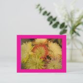 Carte postale avec bouquet de fleurs (Debout devant)