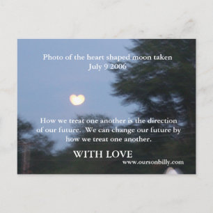 carte postale avec lune en forme de coeur