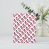 Carte postale avec motif de drapeau rouge blanc bl (Debout devant)
