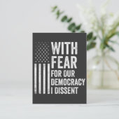 Carte Postale Avec peur pour notre démocratie, je dissens Améric (Debout devant)