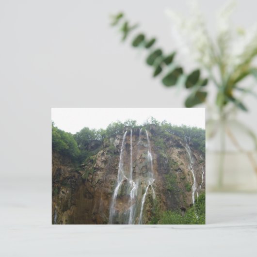 Carte postale avec vue cascade (Debout devant)