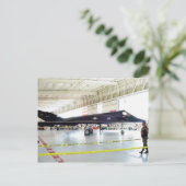 Carte Postale Avion de chasse furtive (Debout devant)