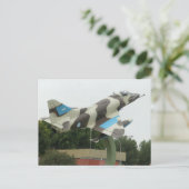 Carte Postale Avion de combat argentin (Debout devant)