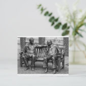 Carte Postale Avoir un conversation. (Debout devant)