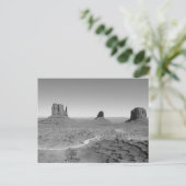 Carte Postale B&W Monument Valley 3 (Debout devant)