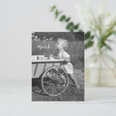 Carte Postale B&W Photo Child Straining Move Cart Nouveau (Debout devant)