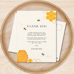 Carte Postale Baby shower d'abeilles Merci<br><div class="desc">Cette carte postale en Merci d'abeille présente des abeilles aquarelles et une ruche jaune sur un arrière - plan crème pâle. Tout le texte est personnalisable. Pour modifier davantage, utilisez l'outil de conception pour modifier la police, la taille de police ou la couleur. Parce que nous créons notre oeuvre, vous...</div>