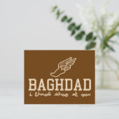 Carte Postale Bagdad - Je vous lance des chaussures (Debout devant)