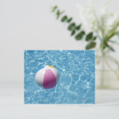 Carte Postale Bal de plage dans la piscine (Debout devant)