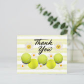 Carte Postale Balle de tennis avec fleur de marguerite blanche m (Debout devant)