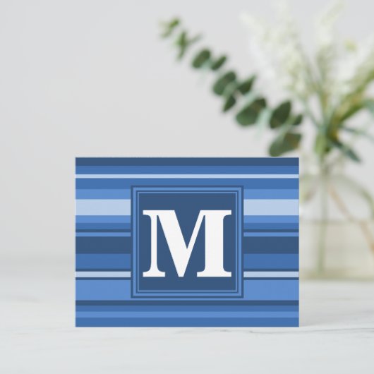 Carte Postale Bandes bleu monogramme (Debout devant)