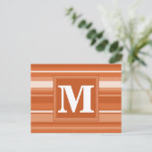 Carte Postale Bandes orange monogrammes (Debout devant)
