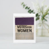 Carte Postale Bannière à membrane "VOTES POUR LES FEMMES" 1910-1 (Debout devant)