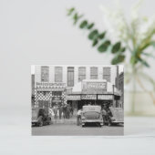 Carte Postale Bar & Restaurant, 1939 (Debout devant)