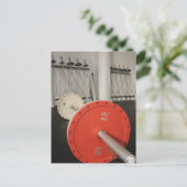 Carte Postale Barbell en gym (Debout devant)
