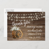 Carte Postale Baril de bois rustique et Fleur blanche (Devant / Derrière)