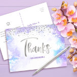 Carte Postale Bat mitzvah Argent Script Purple Aquarelle Merci<br><div class="desc">Assurez-vous que votre Bat mitzvah préféré exprime sa reconnaissance à tous ceux qui ont soutenu son événement marquant! Envoyez ce faux film d'argent brillant, moderne et étonnant, manuscrit et de petits points superposés à un arrière - plan d'aquarelle violet clair, personnalisé merci carte postale. Sur le devant, personnalisez avec le...</div>