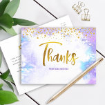 Carte Postale Bat mitzvah Gold Script Purple Aquarelle Merci<br><div class="desc">Assurez-vous que votre Bat mitzvah préféré exprime sa reconnaissance à tous ceux qui ont soutenu son événement marquant! Envoyez ce magnifique, moderne, brillant, faux feuille d'or manuscrit script et de petits points superposant un arrière - plan d'aquarelle violet clair, personnalisé merci carte postale. Sur le devant, personnalisez avec le nom...</div>