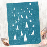 Carte Postale Bateau à voile<br><div class="desc">Une course en voilier sur un océan vert turquoise. Parfait pour votre navigateur favori,  coureur de yachts et fan de régate. Art nautique original par Nic Squirrell.</div>