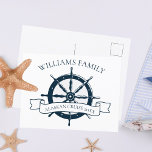 Carte Postale Bateau de croisière en famille sur mesure Ile de v<br><div class="desc">Carte postale de vacances d'été chic et personnalisée pour votre croisière sur la mer avec un volant bleu marine. Ce design à thème nautique est parfait pour votre voyage spécial. Personnalisez avec votre nom de famille et votre année.</div>