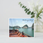 Carte Postale bateau de la baie de halong (Debout devant)