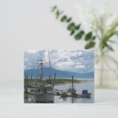 Carte Postale Bateau de pêche de l'Alaska (Debout devant)
