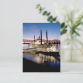 Carte Postale Bateau de rivière de casino au crépuscule (Debout devant)