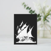 Carte Postale Bateau pirate noir et blanc (Debout devant)