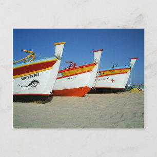 Carte Postale Bateaux de pêche dynamiques sur la plage de l'Alga