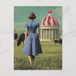 Carte Postale Bâtiment sucré surréaliste dans la prairie laitièr