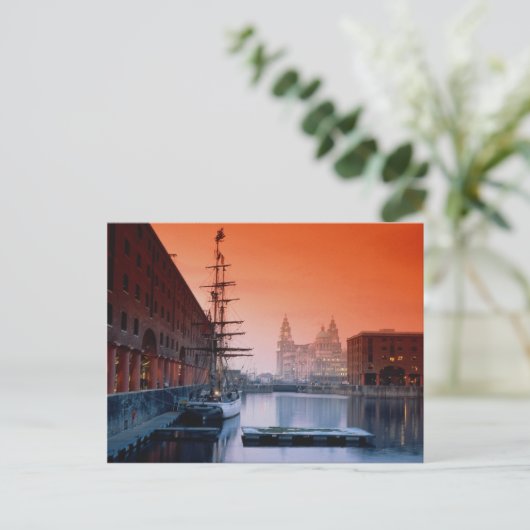 Carte Postale Bâtiments de foie du complexe Albert Dock, Liverpo (Debout devant)