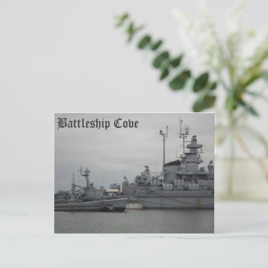 Carte postale Battleship Cove (Debout devant)