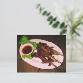 Carte Postale BBQ Duck Beaks ... Restauration asiatique thaïe (Debout devant)