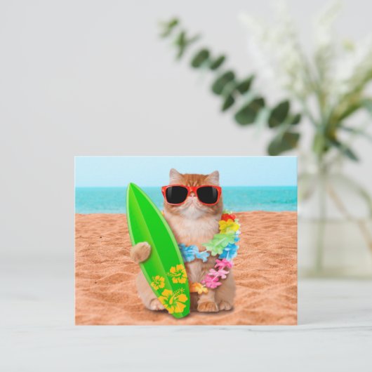 Carte Postale Beau chat surfeur sur la plage (Debout devant)