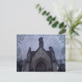 Carte Postale Beau cimetière gothique crypte (Debout devant)