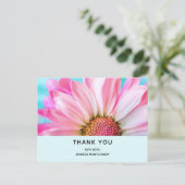 Carte Postale Beau Merci photo à fleurs roses rapprochées (Debout devant)