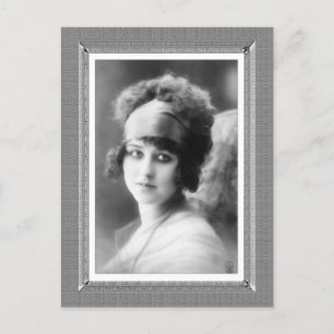 Carte Postale Beauté vintage - Attente - en noir et blanc